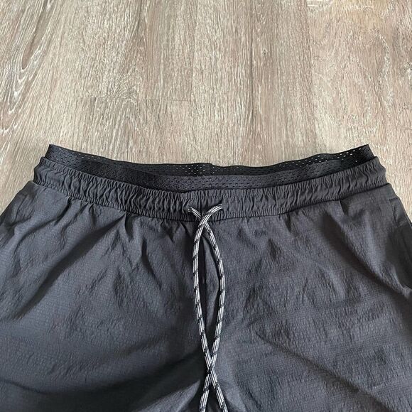 Athleta Crest 2 in 1 Black Shortie Shorts - Size: 6 - Picture 3 of 6